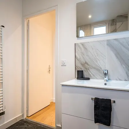 The Nell House Apartment